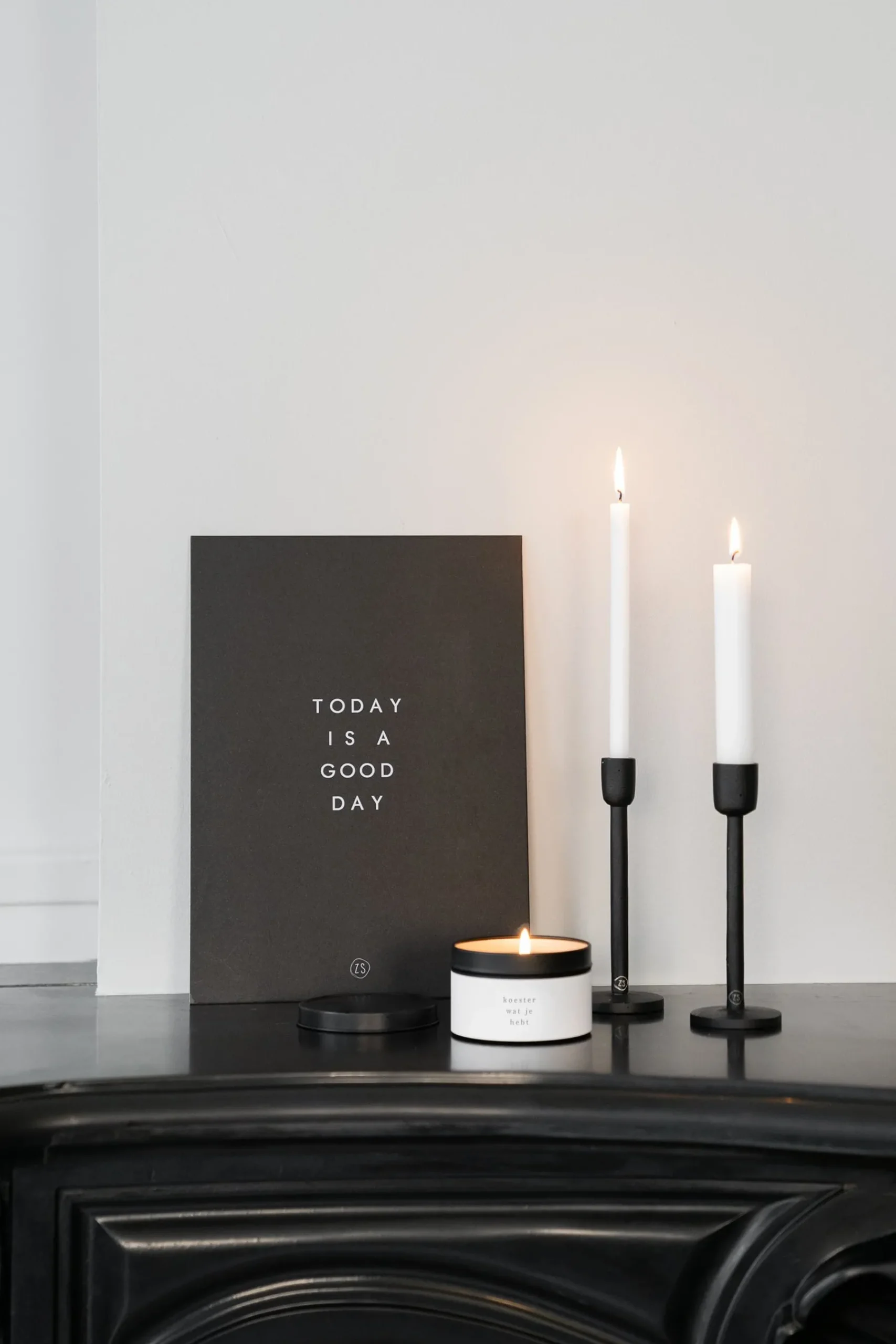 ZUSSS Kaarsen*doosje met 10 smalle kaarsjes wit