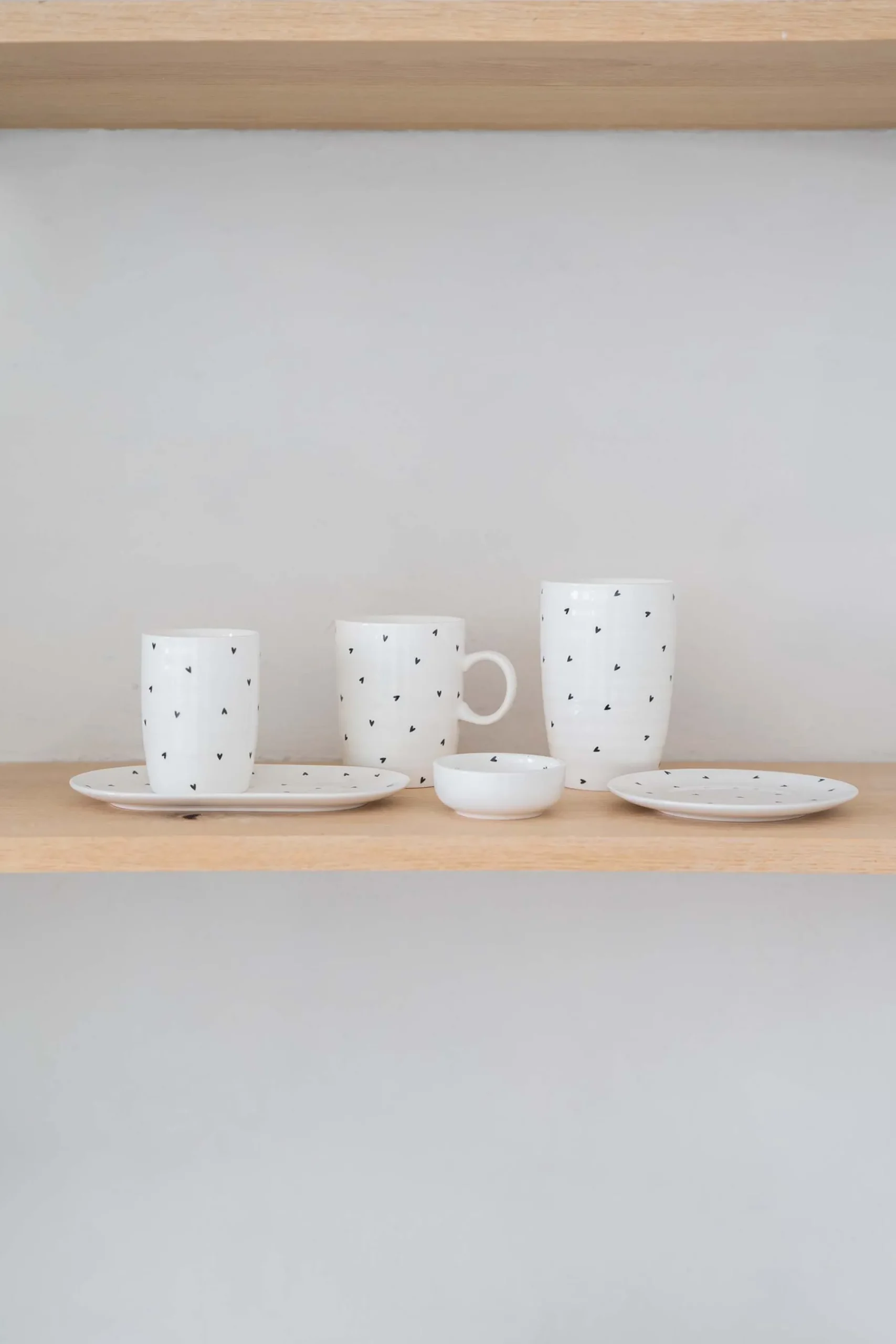 ZUSSS Servies*gebaksbordje hartjes wit/antracietgrijs