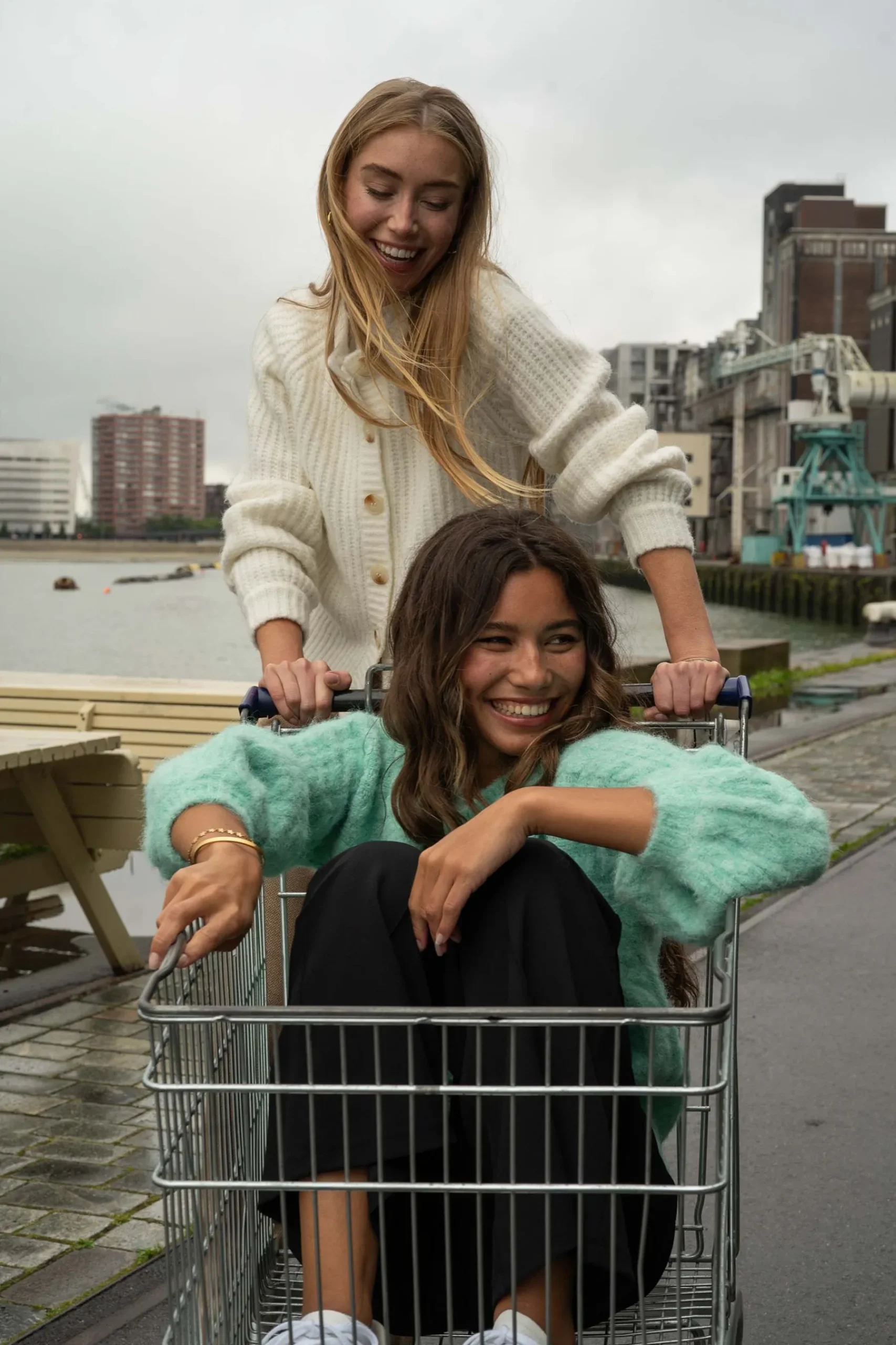 ZUSSS Vesten*gebreid vest in bomberstyle creme