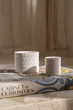 ZUSSS Geurkaarsen*keramieken geurkaars ovaal structuur hartjes wit