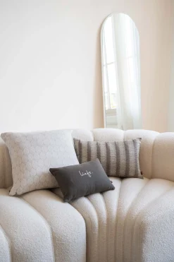 ZUSSS Kussens*kussen fijn gebreid bladpatroon 45x45cm zand/warmgrijs