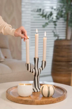 ZUSSS Kaarsen|Kaarsenhouders*polystone kandelaar met strepen zand/antraciet