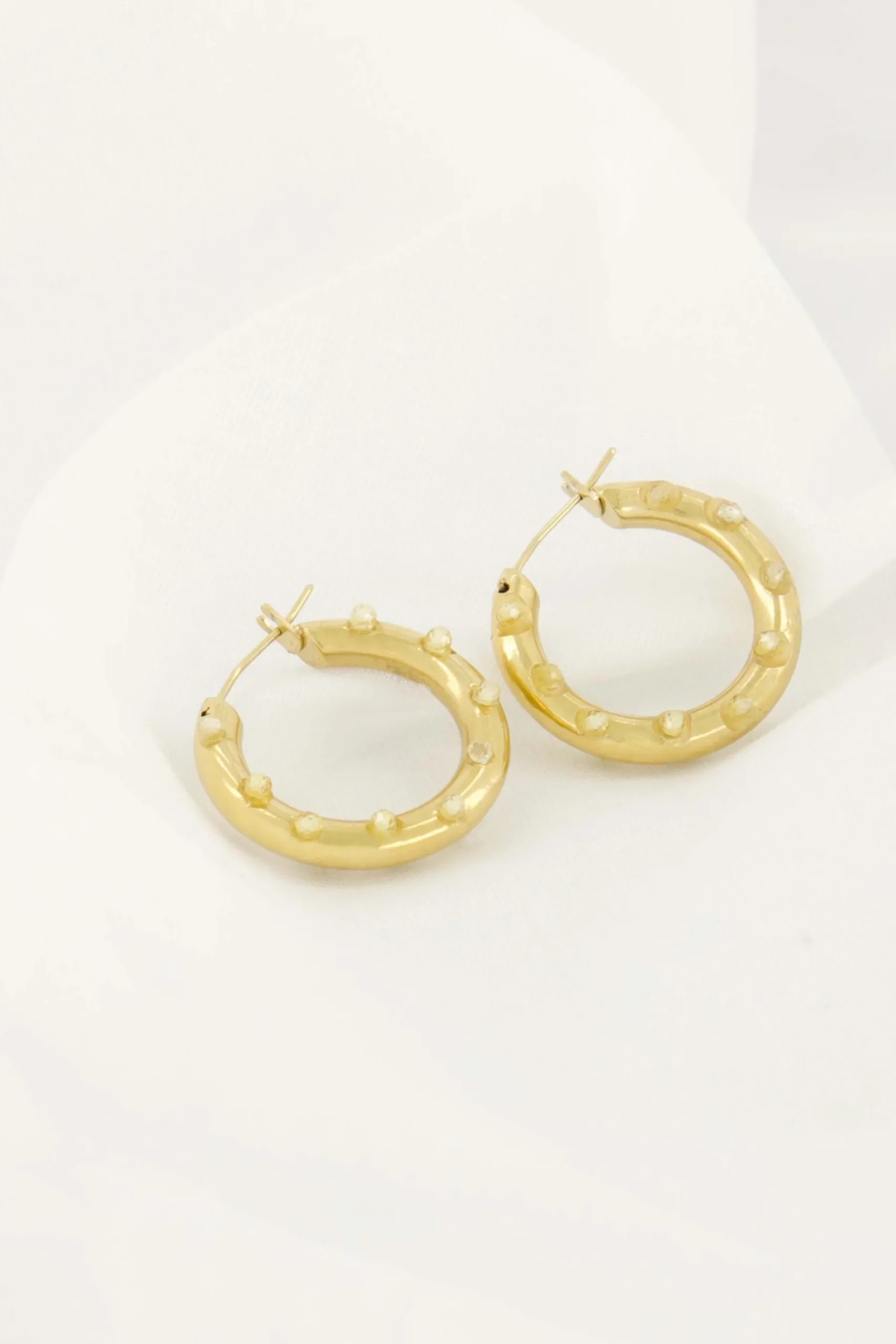 ZUSSS Oorbellen*ronde oorbel met steentjes goud